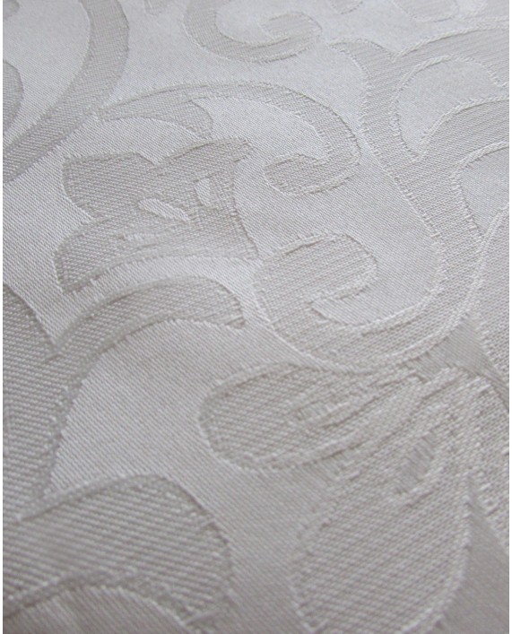 скатертина з водовідштовхувальної тканини молочного кольору візерунки